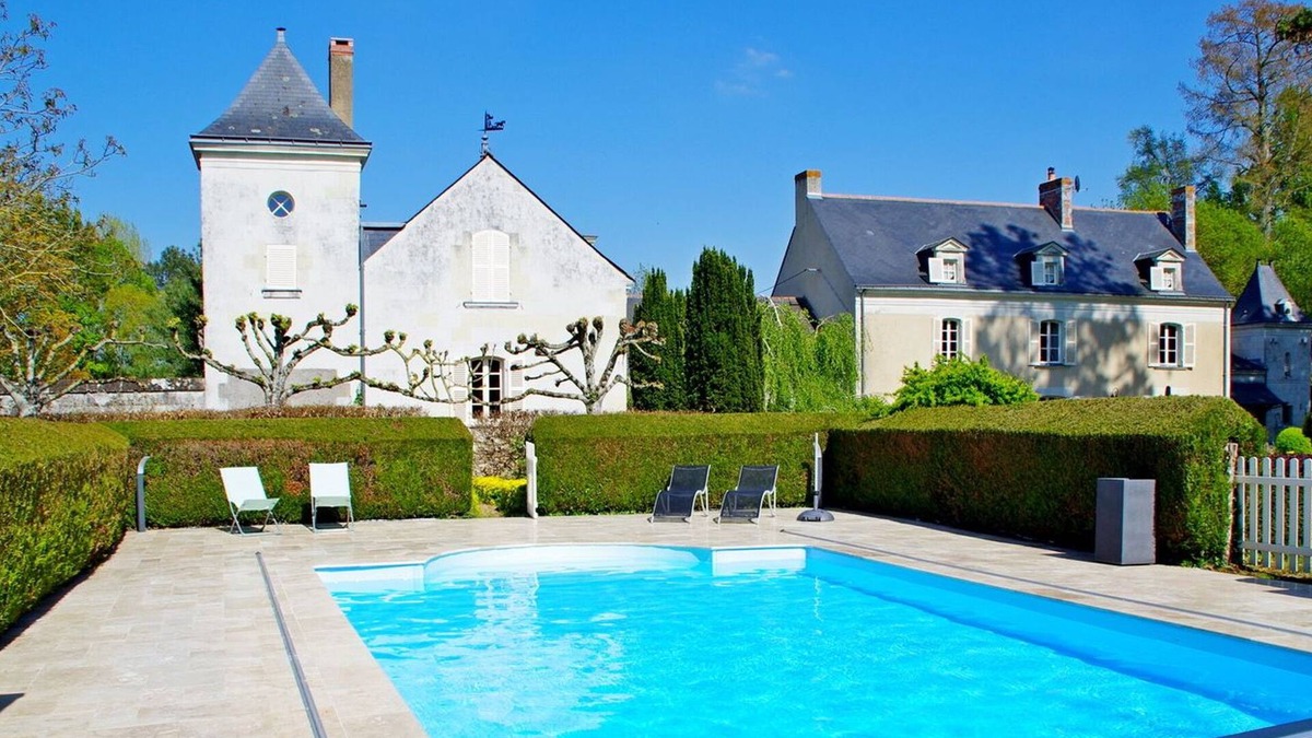 La Menitre Bed & Breakfast | Elegant B&B near Loire with park and pool