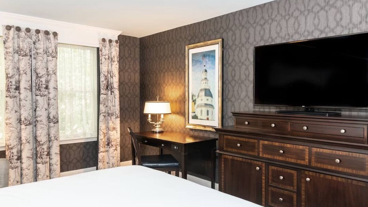Historic District Hotel | Elegant Boutique Hotel Near Maryland State House - Short Walk