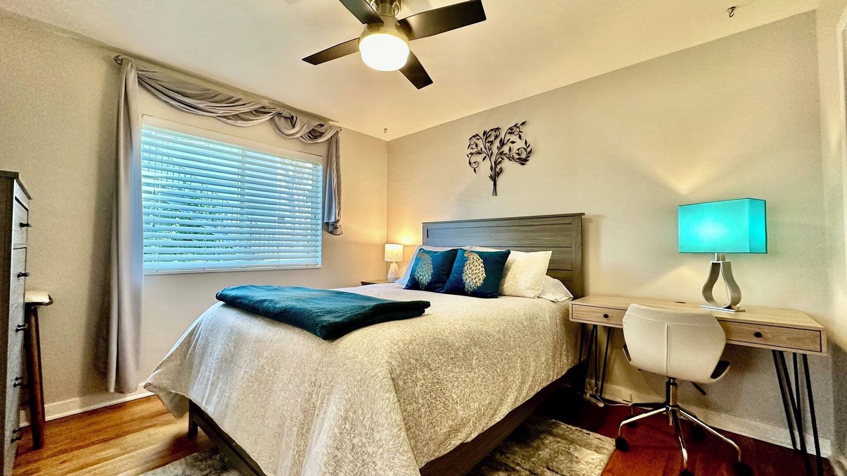 West University House | Elegant Bungalow, 1 bdrm house, Walk to casinos, only 1 blk from UNR