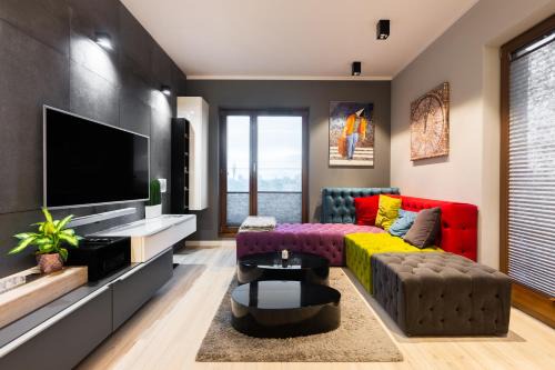 Krakow Apartment | Elegant Business Accommodation with Parking - by Upstairs