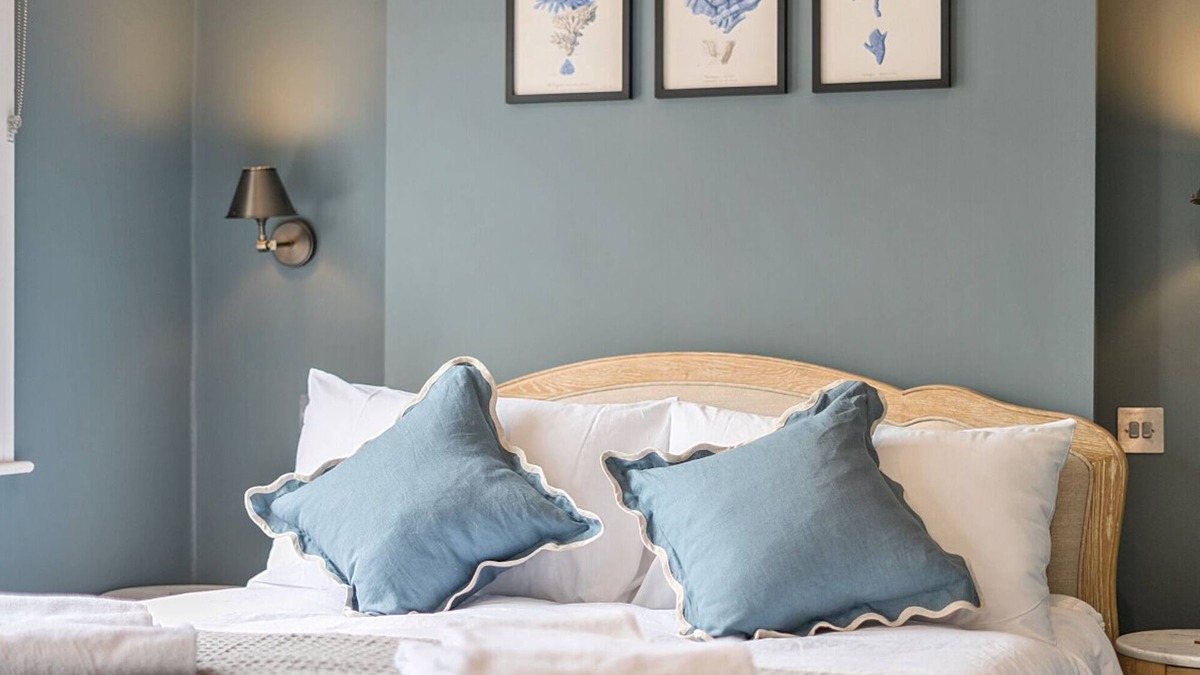 Guildford House | Elegant Central Guildford Home with Castle Views | Pass The Keys