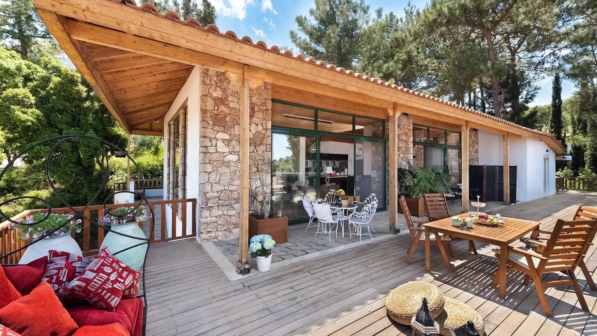 Salakos Villa | Elegant Charming House With Outdoor Pool