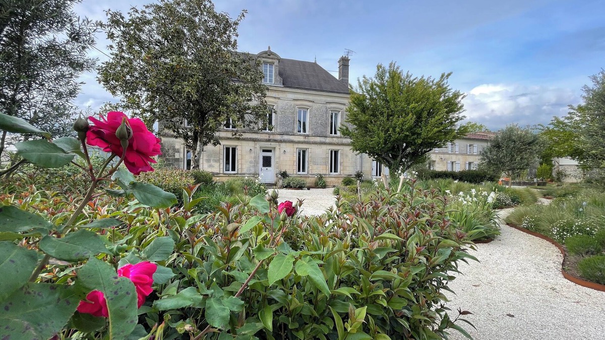 Gemozac House | Elegant, charming residence with landscaped garden