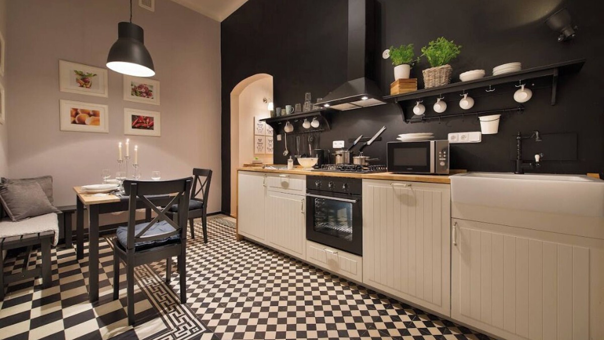 Karlin Apartment | Elegant City Retreat – 2-Bedroom Apartment with Modern Comforts