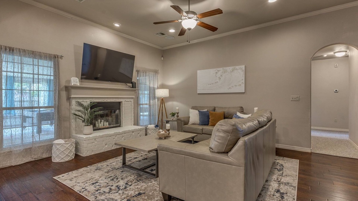 Jenks House | Elegant Comfort in Jenks!
