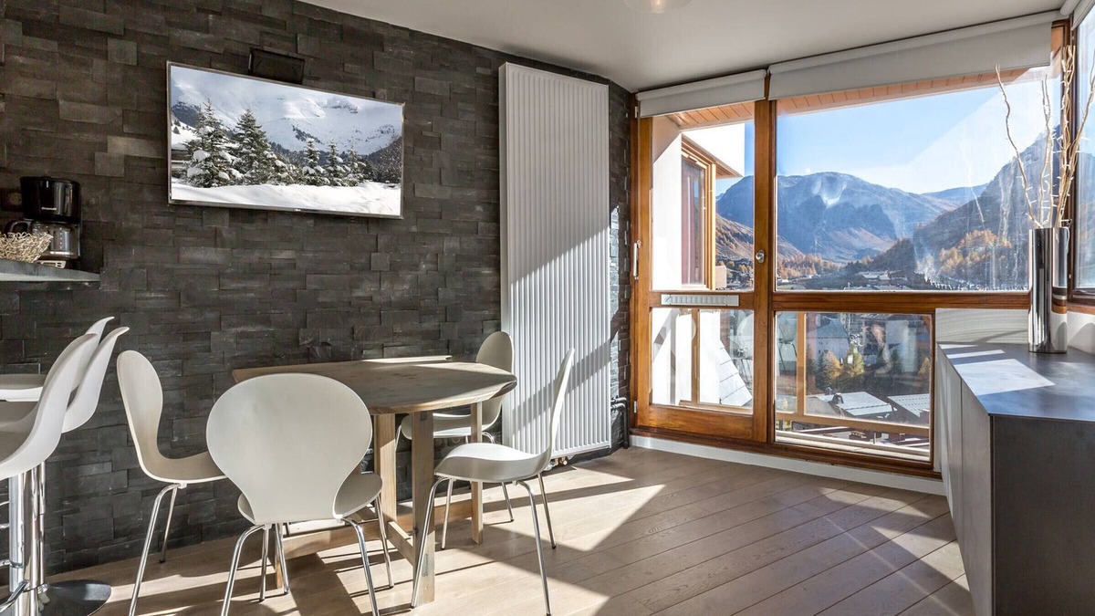 Le Cret Apartment | Elegant contemporary apartment with south-facing balcony and wifi