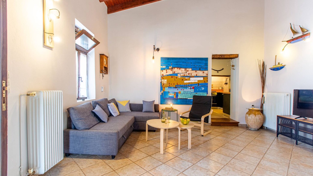 Perivolia House | ELEGANT COSY STONE HOUSE 6 km FROM CITY CENTER