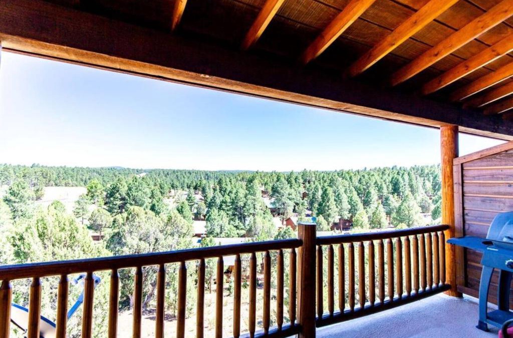 Show Low Apartment | Elegant Cottage with Wonderful Views near FH Lake