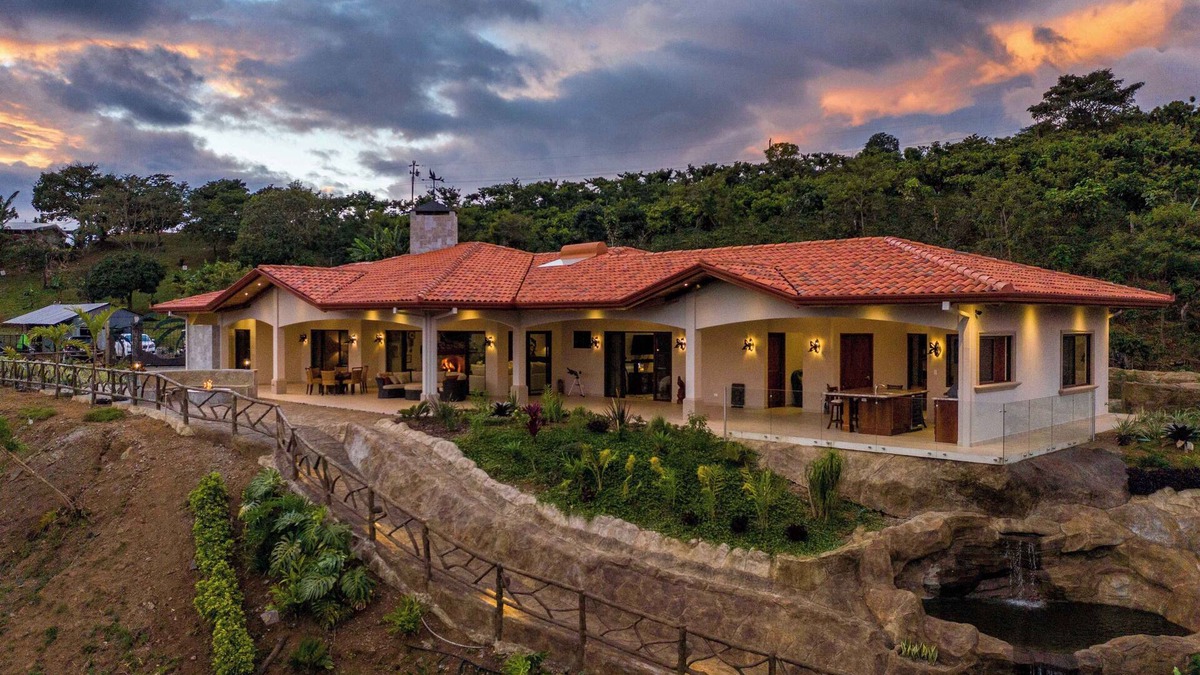 Naranjo House | Elegant Countryside Retreat in Gated Community – 3BR Luxury Home in Naranjo