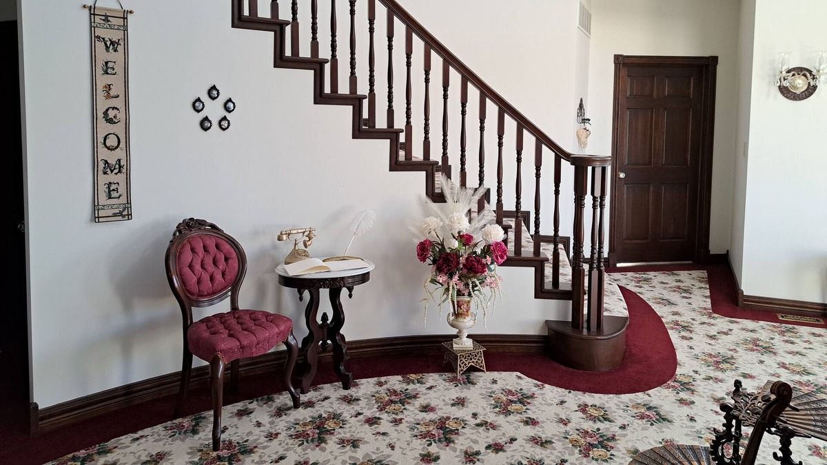 Martell House | Elegant Country Retreat, 20 min to Lincoln