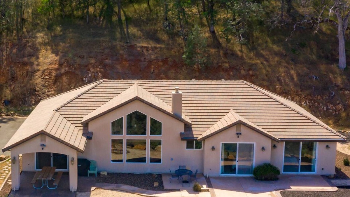 Browns Valley House | Elegant Custom Home at Collins Lake! Walk to Lake! Walk to Park! Great hiking!