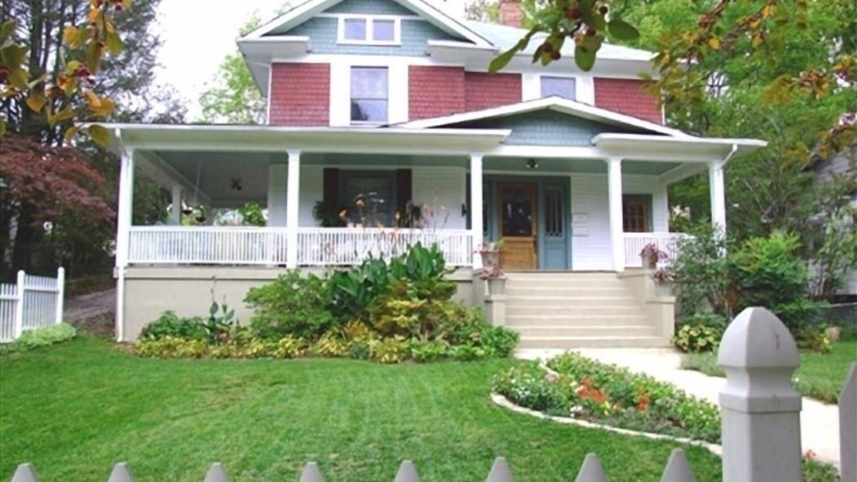South French Broad House | Elegant Downtown Asheville Homestay Near River Arts District - 4 Min to Biltmore