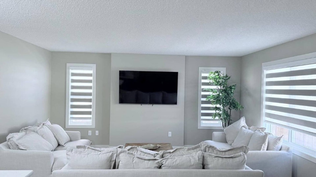 Southeast Edmonton House | Elegant Duplex| Attached Garage| King Beds