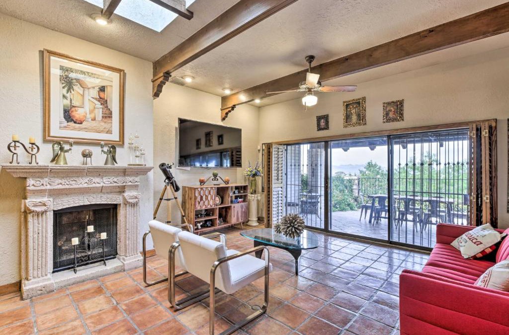 Biggs Field Apartment | Elegant El Paso Condo about 10 Mi to Downtown!
