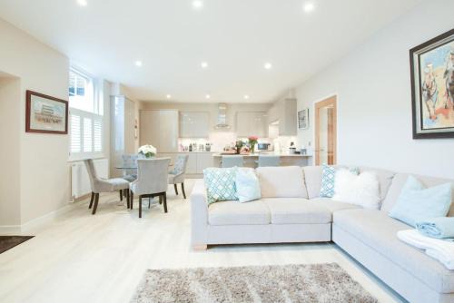 Epsom Apartment | Elegant Epsom Flat in Period Building
