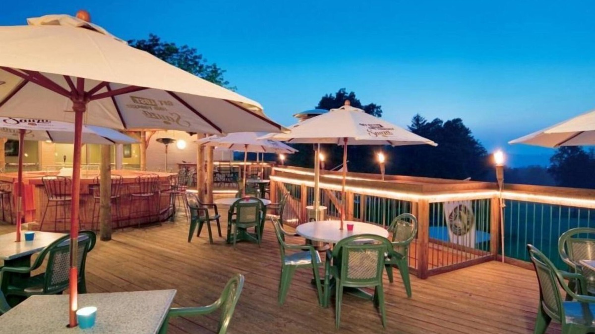 Cheat Lake Apartment | Elegant Escapes: Studio at Lakeview Golf Resort Hotel