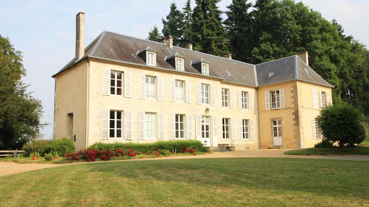 Bellavilliers Cottage | Elegant Estate with Park, Playground, and Farm Animals – Modern Comfort in a Historic Setting