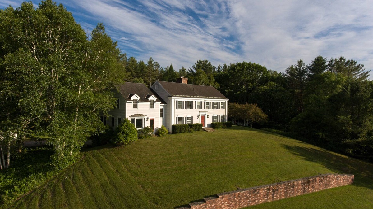 Clarendon House | Elegant estate with guest house, majestic views, firepit, fireplaces, grill