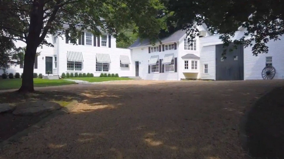 Ipswich House | Elegant farmhouse in Ipswich near Crane Beach and Estate