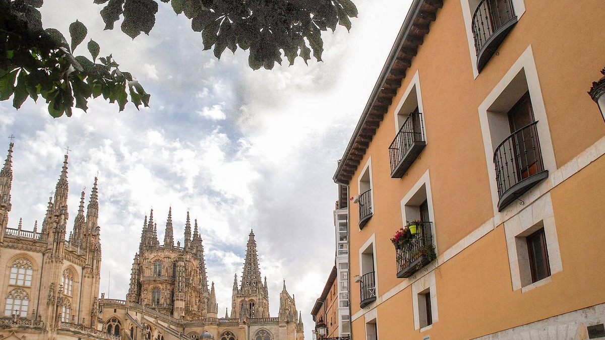 Burgos Apartment | elegant fit. p/4 in Burgos Cathedral w/Wifi
