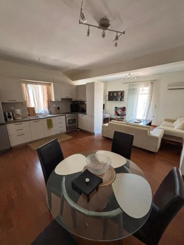 Elliniko-Argyroupoli Apartment | Elegant Flat in Elliniko with Sea View & Parking
