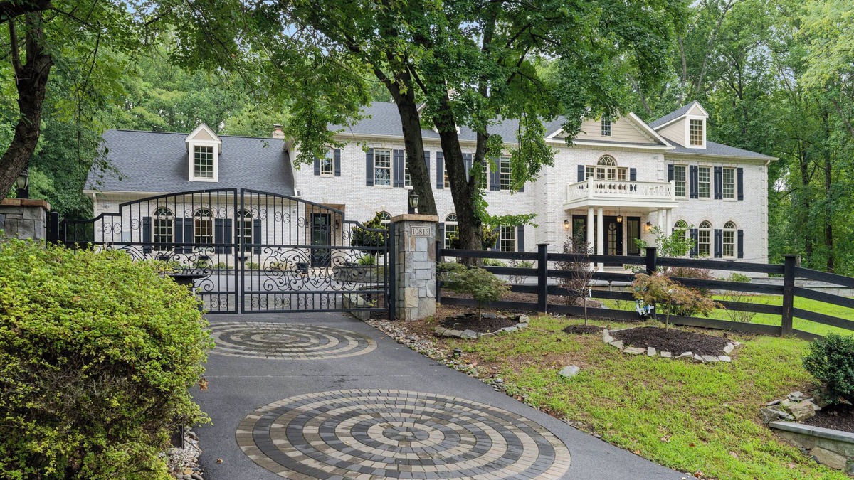 Potomac House | Elegant Georgian Mansion in Potomac Maryland, family house