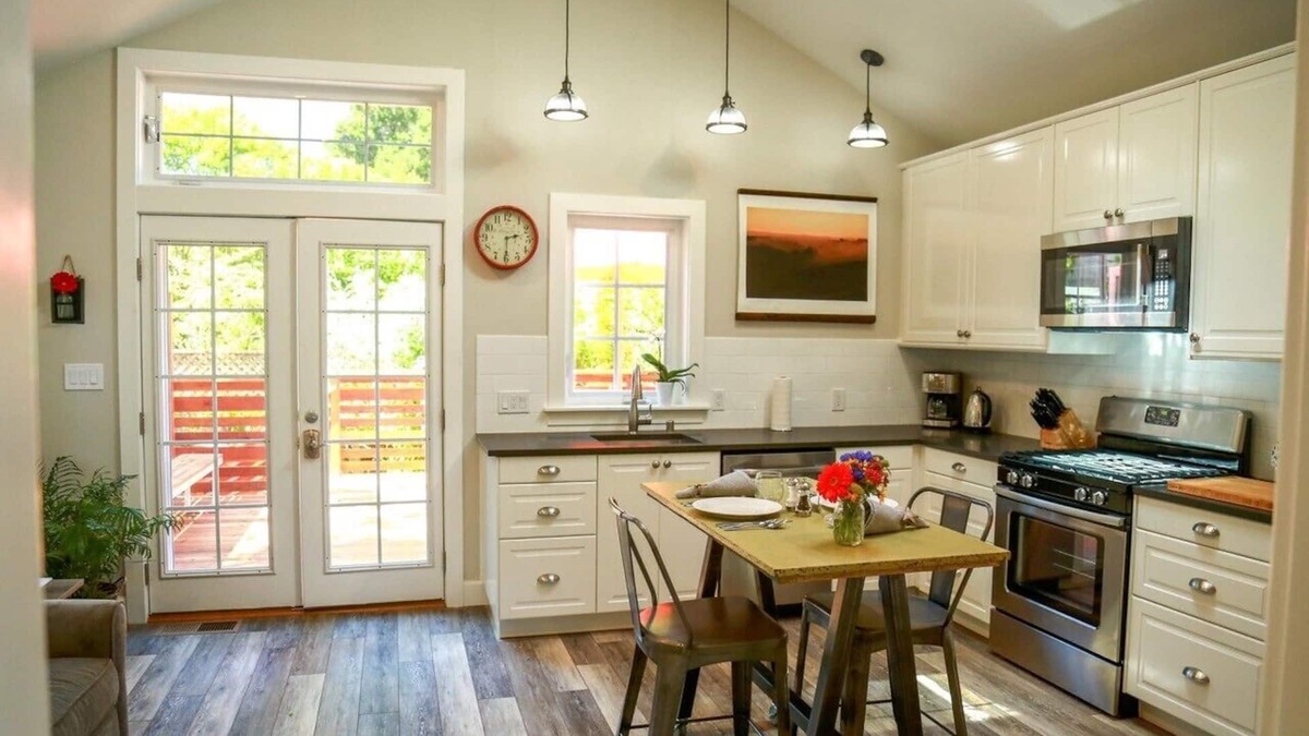 Sebastopol House | Elegant guest house within walking distance to fabulous downtown Sebastopol