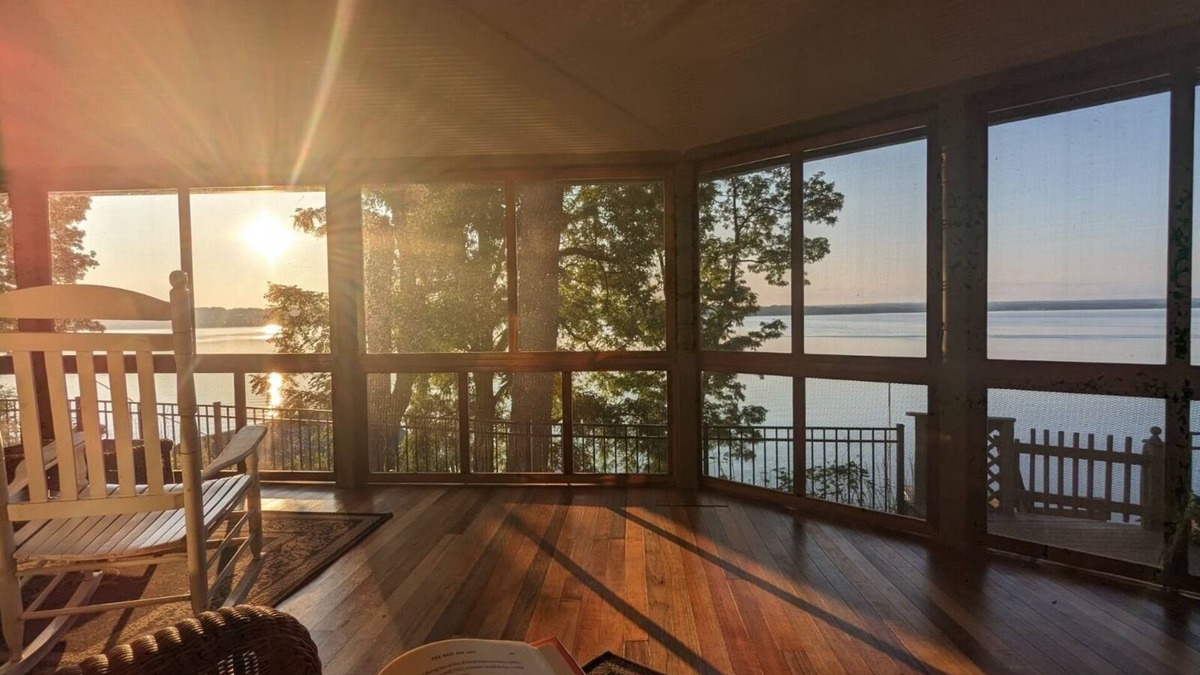 Seneca Falls House | Elegant, Historical Lake House with Breath-Taking View