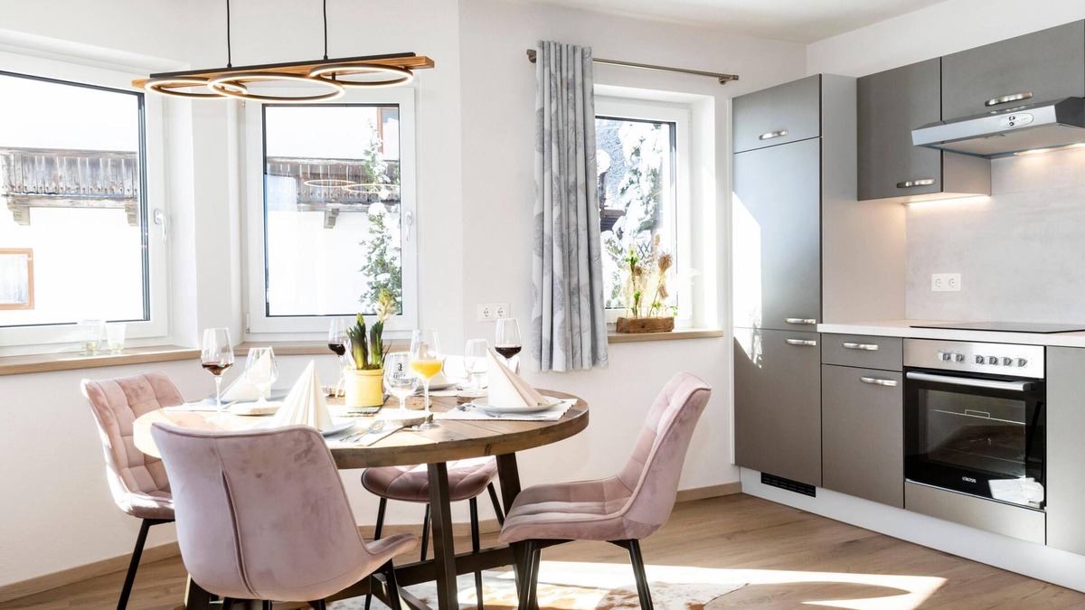 Oberau Apartment | Elegant holiday home, 400m to the ski bus