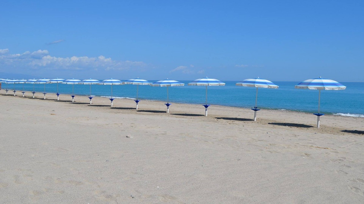 Badolato Apartment | Elegant Holiday Home, in the Village