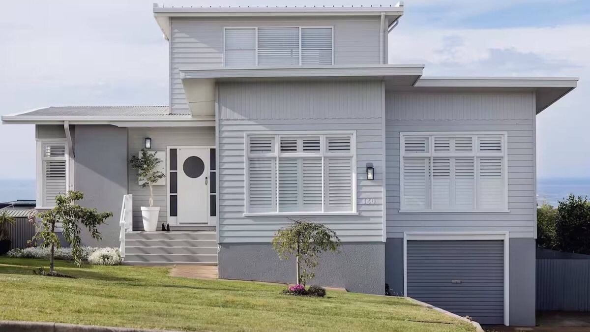 Devonport House | Elegant Home with Coastal Views