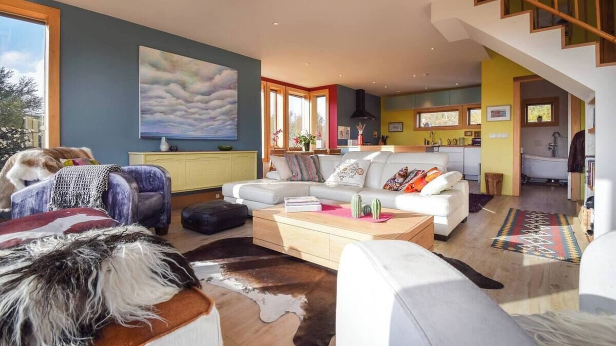 Capital Region House | Elegant house in nature reserve at city limits. Peace and tranquility!