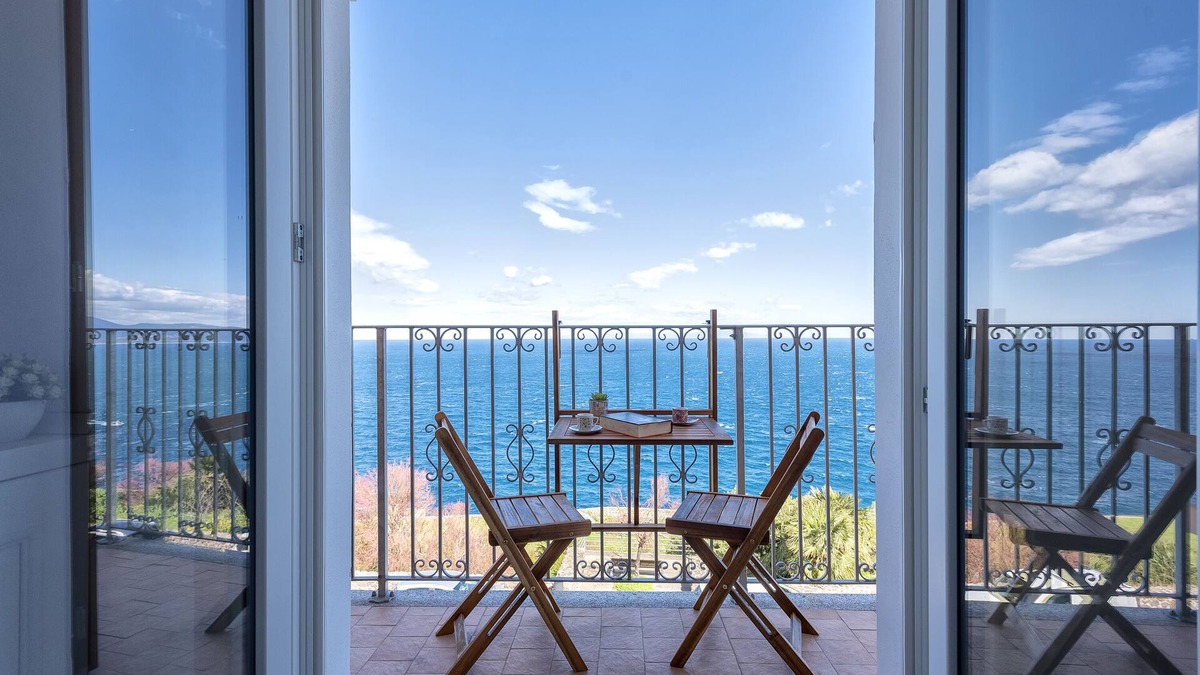 Castelsardo Apartment | ELEGANT IN THE HEART OF THE ANCIENT VILLAGE, BREATHTAKING VIEW OF BAY & SEA