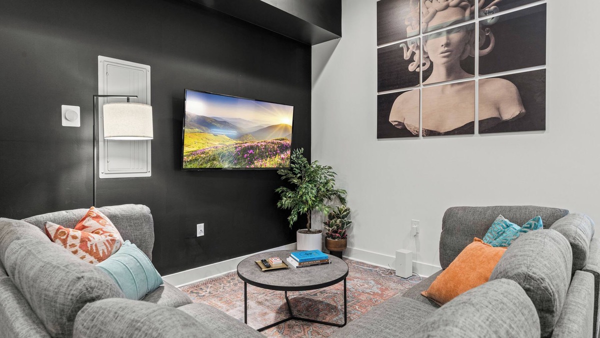 West Poplar Apartment | Elegant King Bed Condo Steps From the MET