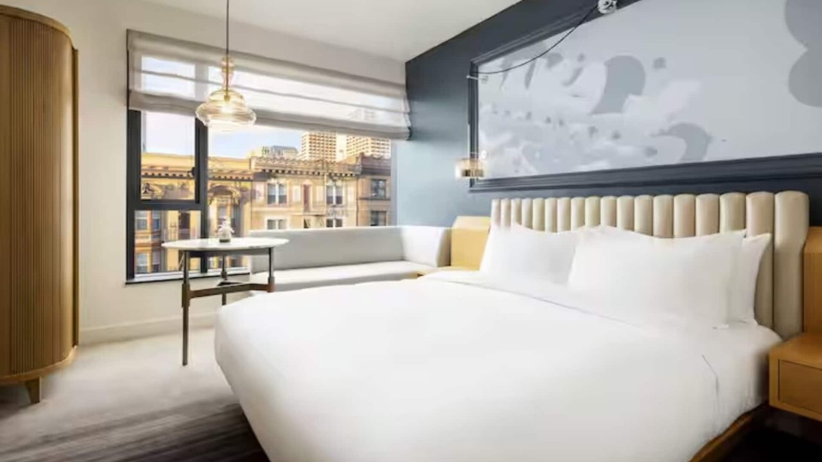 Tenderloin Hotel | Elegant King Room with Rooftop Bar and Restaurants in Timbri Hotel, SF