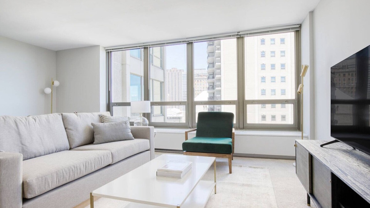 Lake View East Apartment | Elegant Lakeview 1BR w/Gym, Pool, 1 block to Lincoln Park, by Blueground