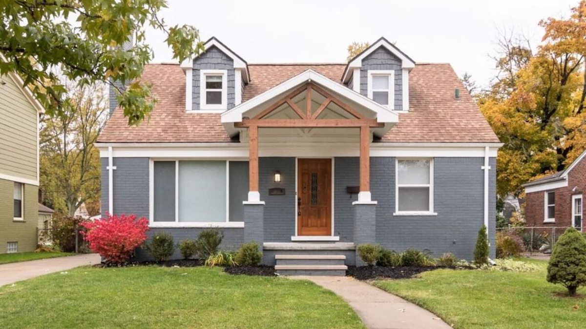 Royal Oak House | Elegant Large Home with Modern Amenities for 8 in N. Royal Oak near Birmingham!