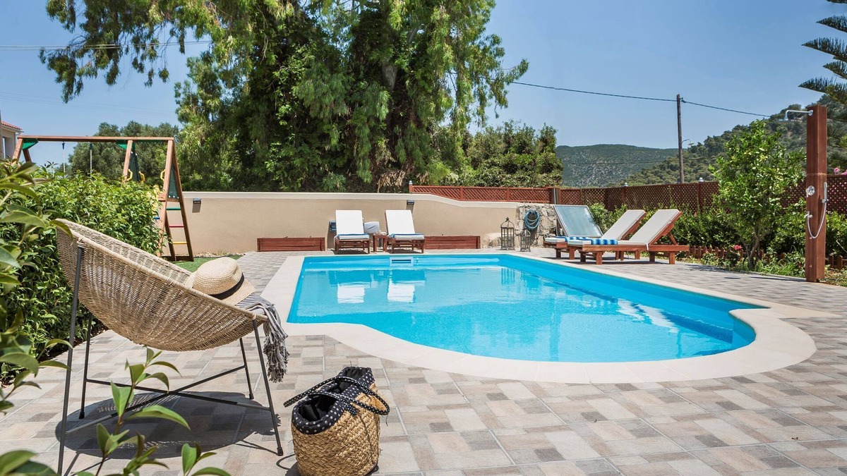 Mazarakata House | Elegant Luxury garden apartment with swimming pool, BBQ and play ground