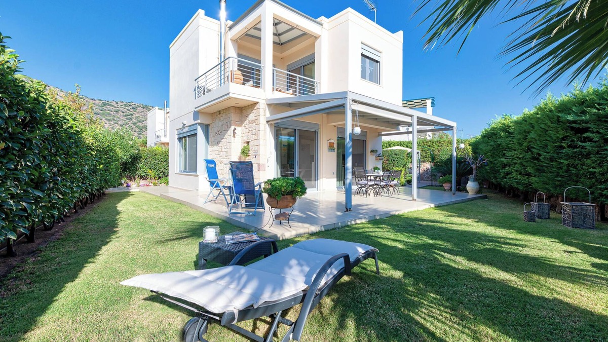 Kontos House | Elegant maisonette with Garden, steps to the Beach