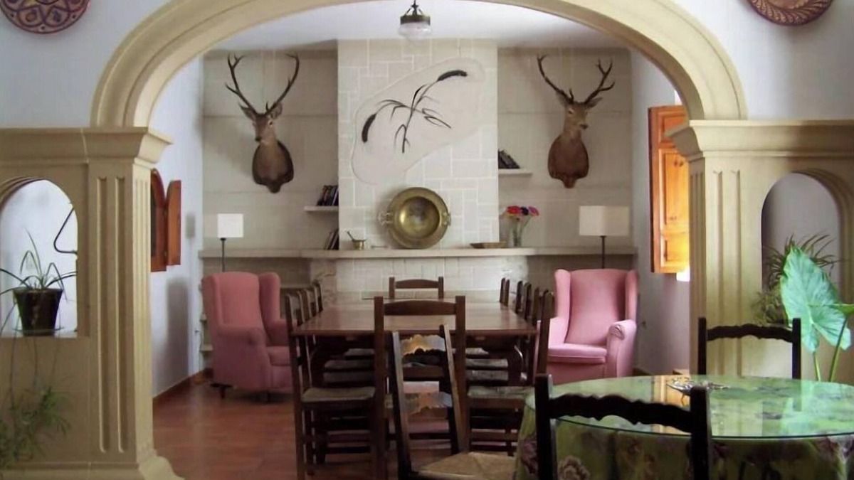 Pozo-Lorente Cottage | Elegant Manor House near Alcalá del Jucar with Piano!