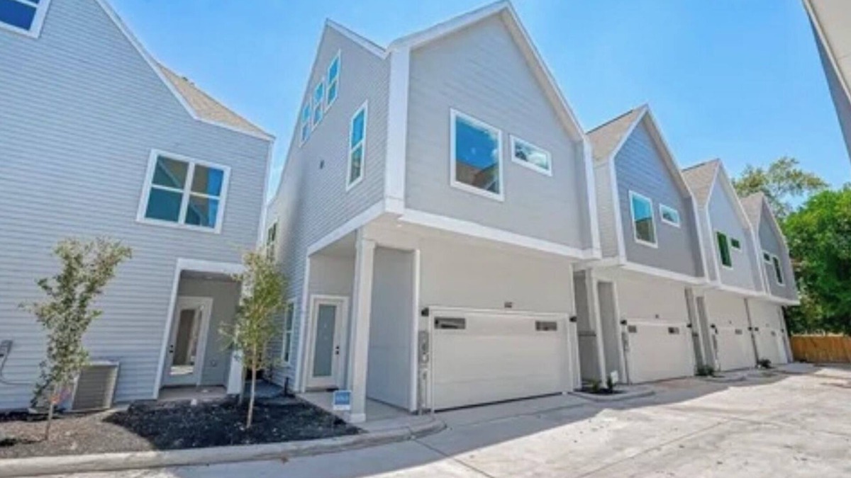 Northside House | Elegant Minimal 3BR for Families, Nurses & Group