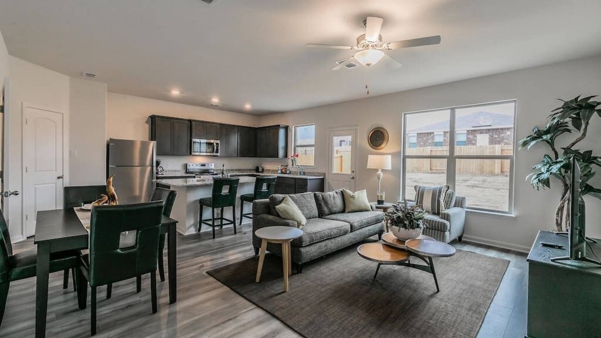 Seagoville House | Elegant Modern 3BR New Built Retreat for Fam&Group