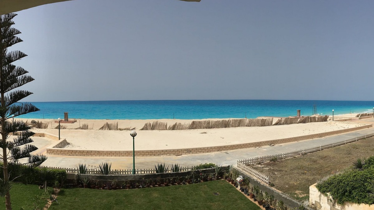 Marina El Alamein Ski Chalet | Elegant Modern Beachfront chalet in Green Beach