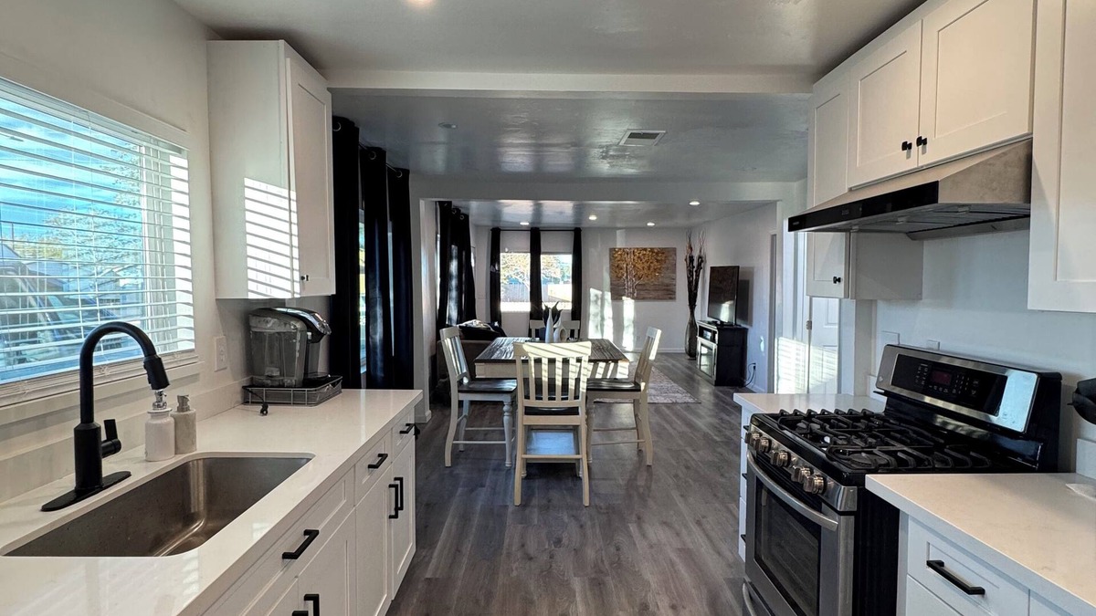 Winslow House | Elegant Modern Winslow Home