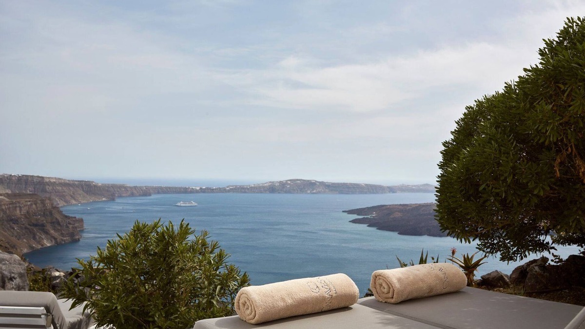 Firostefani Villa | Elegant Oia Villa | Deluxe Villa with Caldera View | Private Plunge Pool |.