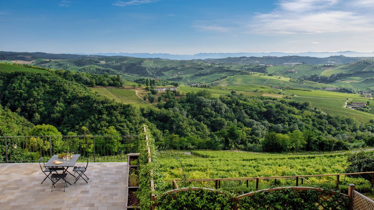 Treiso House | Elegant Panoramic Two-room Apartment. Treiso Belvedere Elegance, Elegant Panoramic Two Bedroom Apartment. Treiso Belved