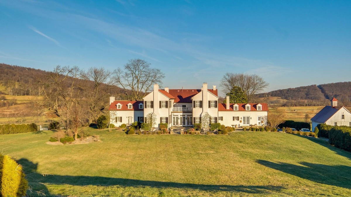 Paris Villa | Elegant Paris Manor w/Private Pool!