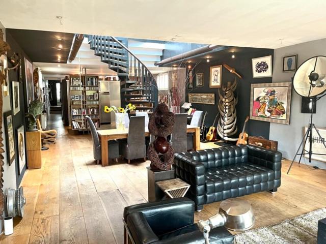 De Weteringschans Apartment | Elegant penthouse LOFT of 250 m2 in city centre with huge roofgarden 80 m2