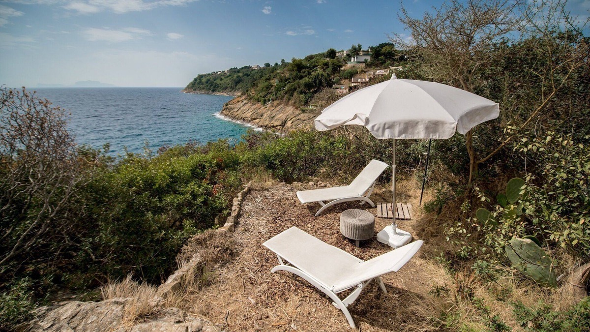 Procida Villa | Elegant property immersed in the green Mediterranean scrub close to the sea