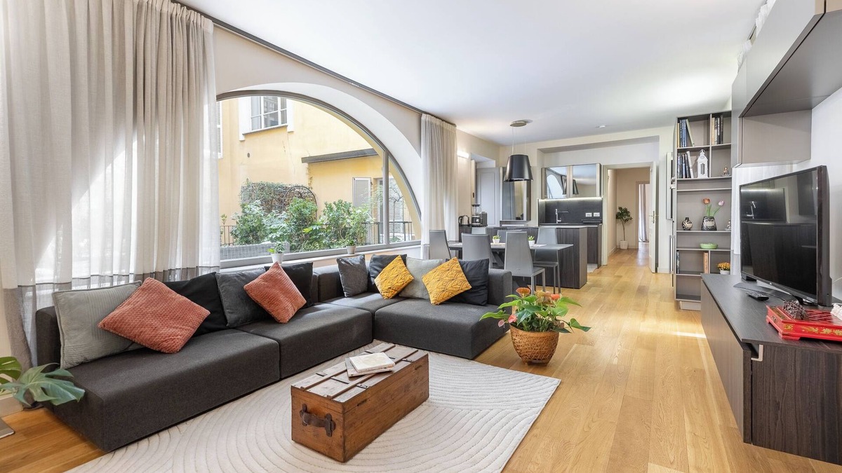 Historic Centre Apartment | Elegant & Quiet 200 sqm | Terrace | Private Jacuzzi | City center